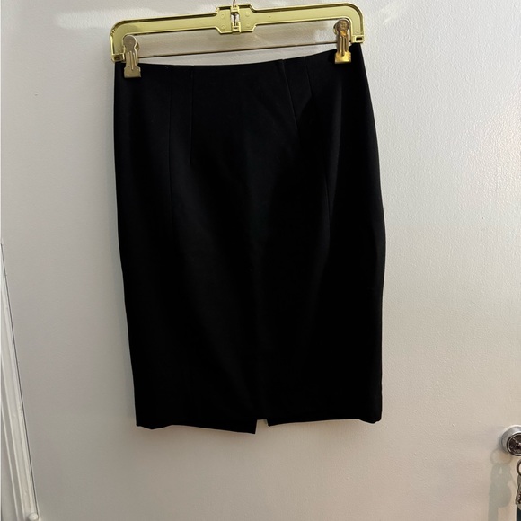 Elegant Black Women's Skirt - Picture 1 of 2
